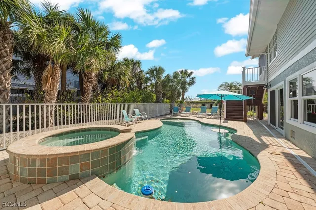 $1,879,000 | 6407 Pine Avenue, Sanibel, FL 33957