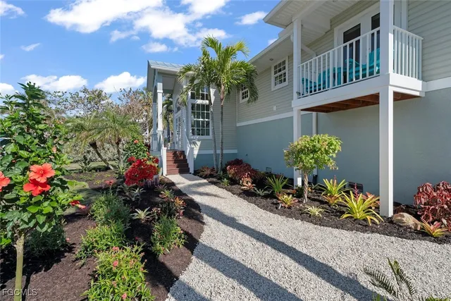 $1,879,000 | 6407 Pine Avenue, Sanibel, FL 33957