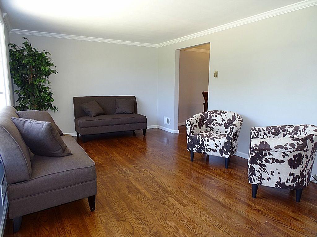 1668 Charlton Heights Road Coraopolis, PA 15108 - Photo 4 of 25 Living Room