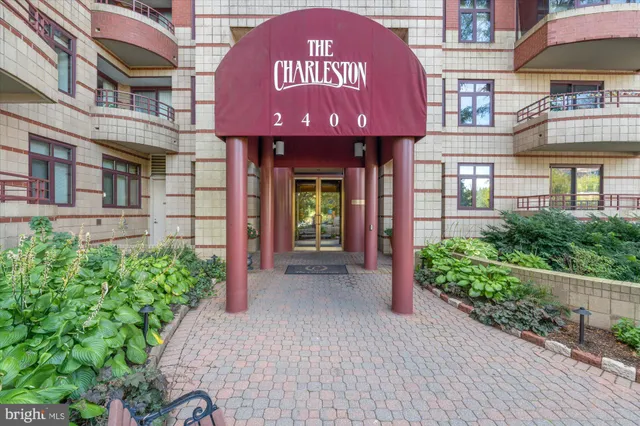$550,000 | 2400 Clarendon Boulevard, Unit 606, Arlington, VA 22201
