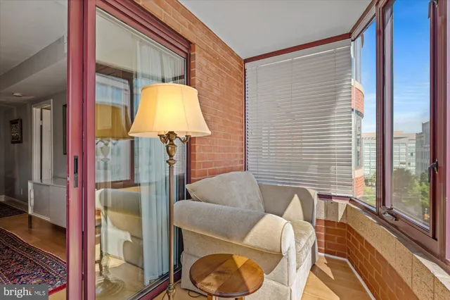 $550,000 | 2400 Clarendon Boulevard, Unit 606, Arlington, VA 22201