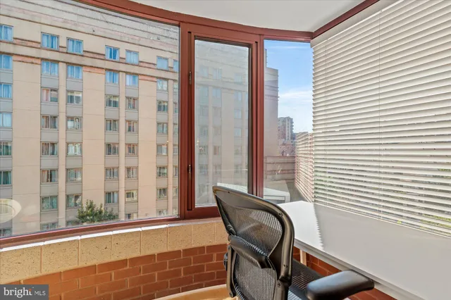 $550,000 | 2400 Clarendon Boulevard, Unit 606, Arlington, VA 22201