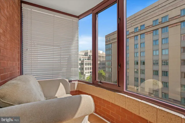 $550,000 | 2400 Clarendon Boulevard, Unit 606, Arlington, VA 22201