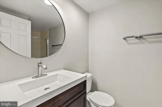 $550,000 | 2400 Clarendon Boulevard, Unit 606, Arlington, VA 22201