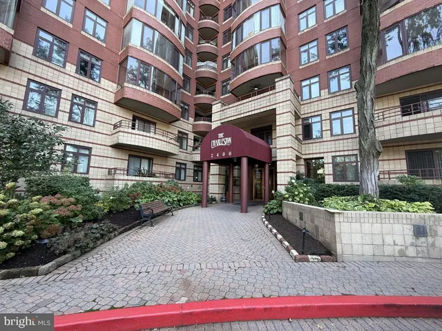$550,000 | 2400 Clarendon Boulevard, Unit 606, Arlington, VA 22201