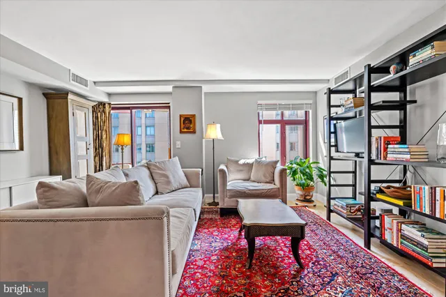 $550,000 | 2400 Clarendon Boulevard, Unit 606, Arlington, VA 22201