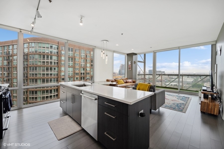 653 North Kingsbury Street, Unit 1401 Chicago, IL 60654 - Photo 10 of 22