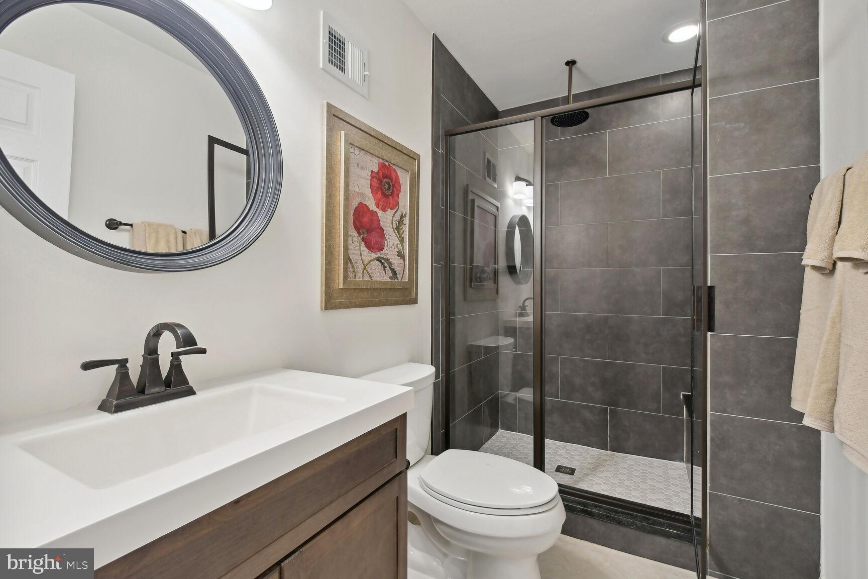 1815 Wainwright Drive Reston, VA 20190 - Photo 14 of 31 Primary bath