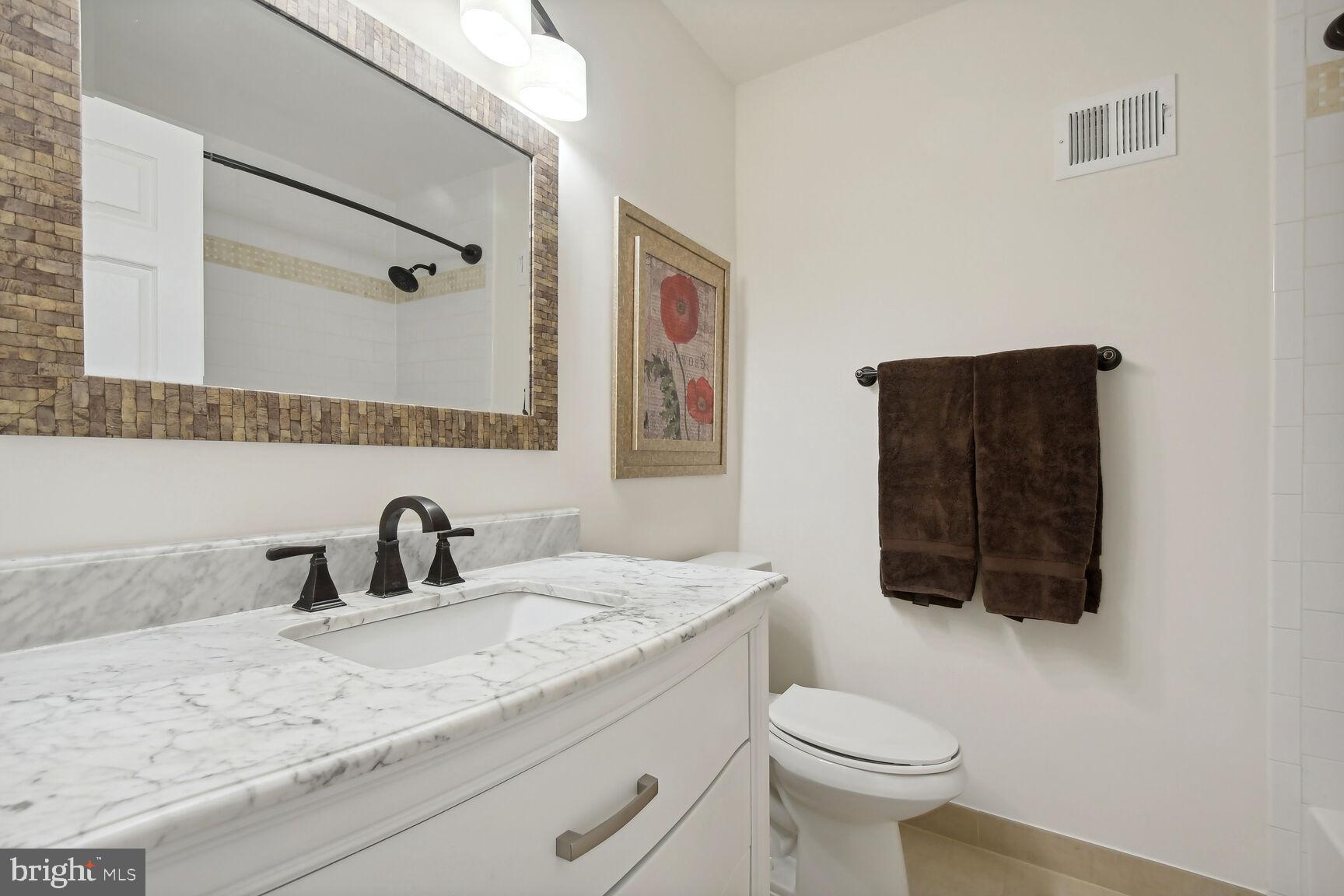 1815 Wainwright Drive Reston, VA 20190 - Photo 17 of 31 Hall main bath main with tub/shower