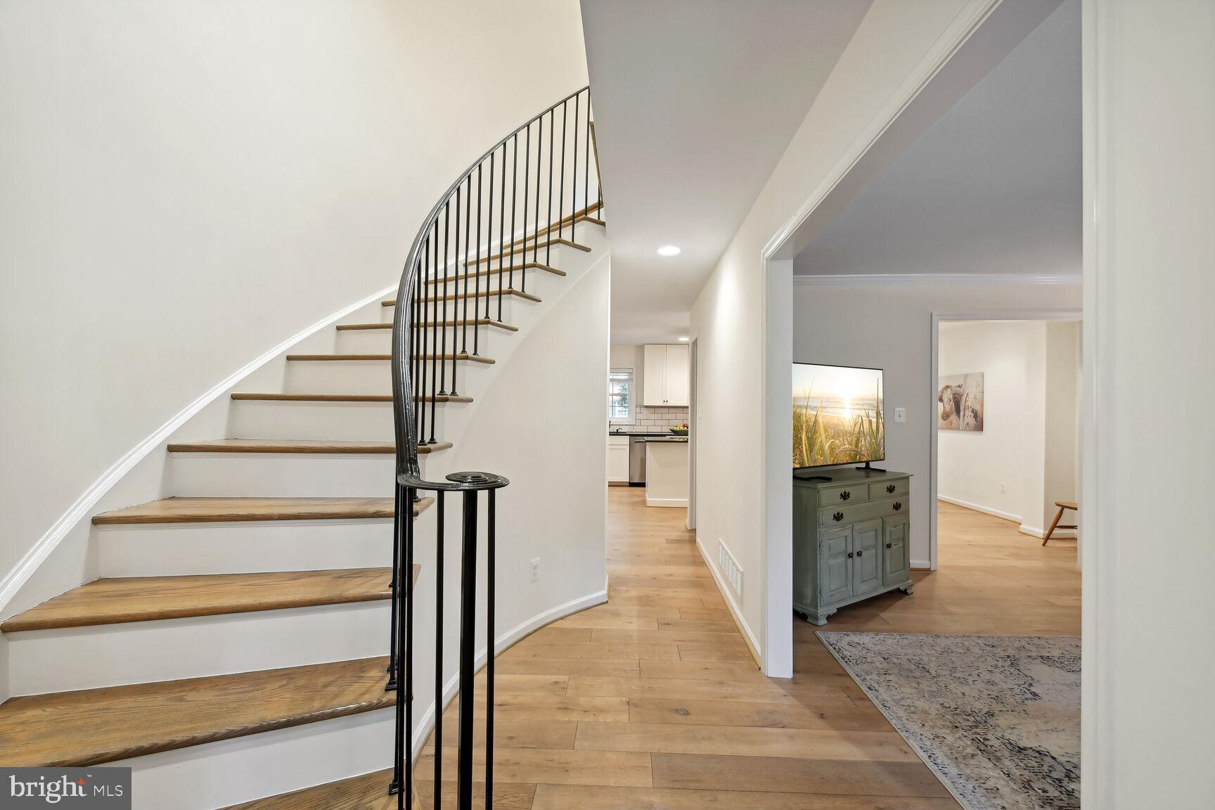 1815 Wainwright Drive Reston, VA 20190 - Photo 2 of 31 Foyer-hall