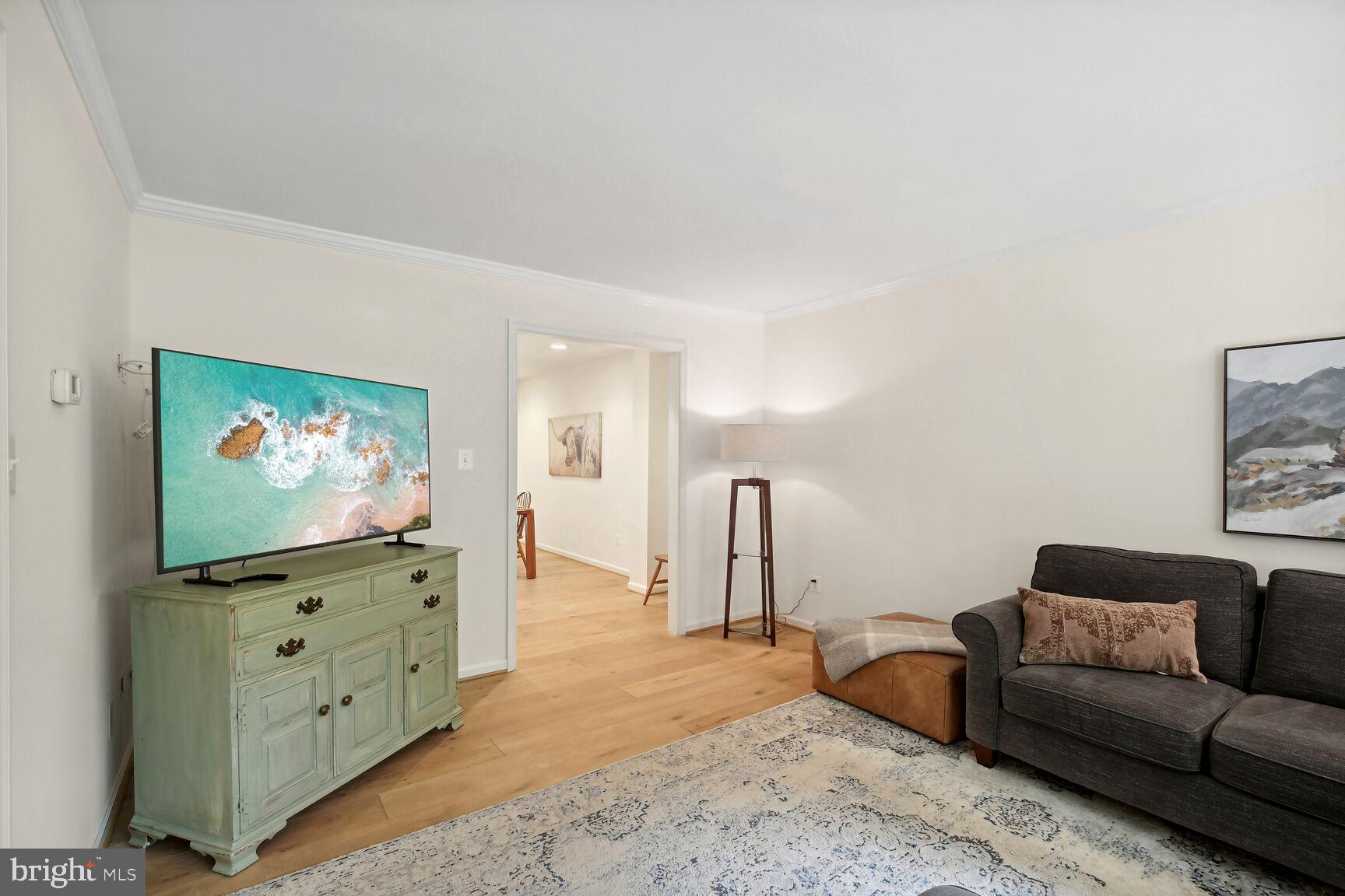 1815 Wainwright Drive Reston, VA 20190 - Photo 5 of 31 Living room