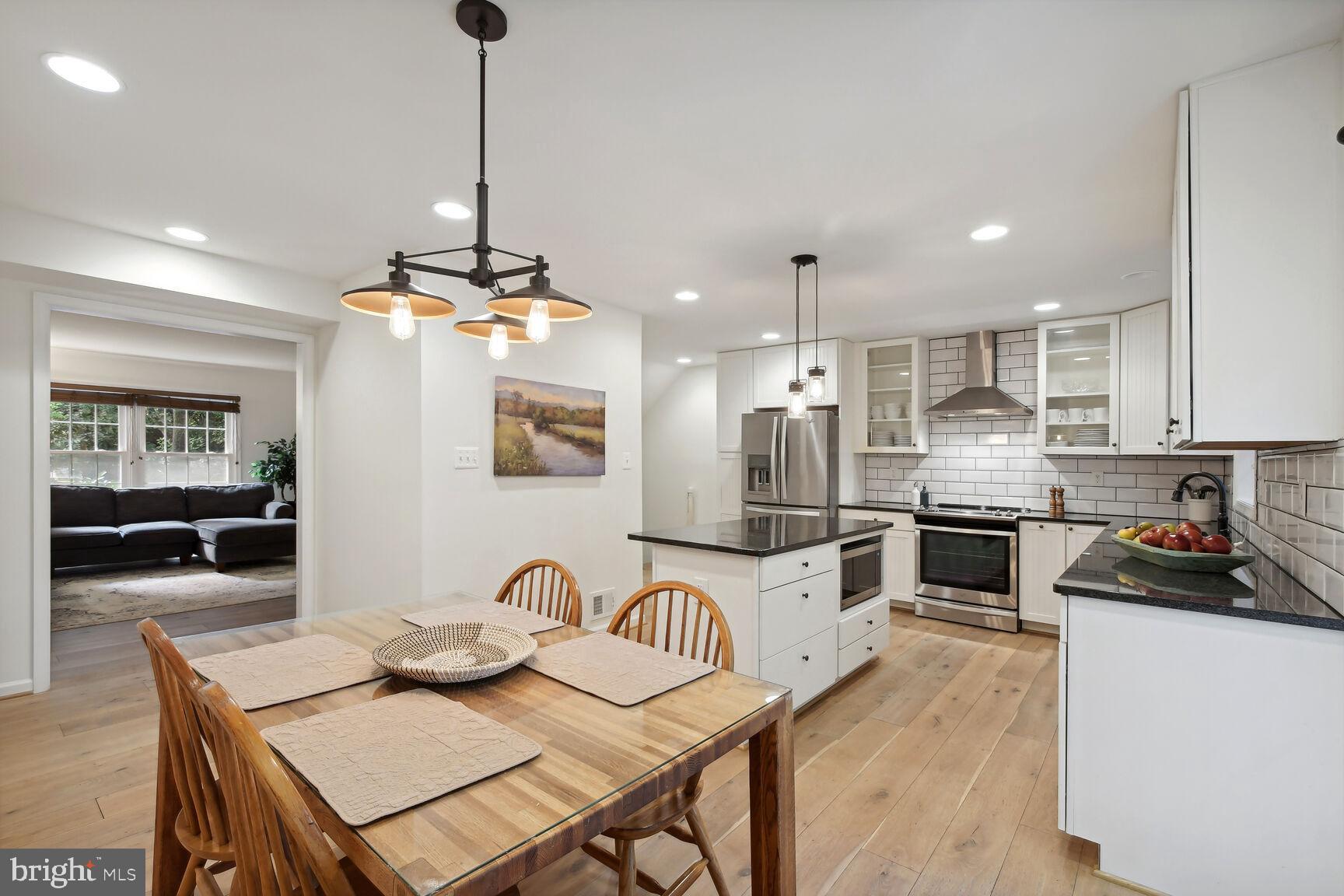 1815 Wainwright Drive Reston, VA 20190 - Photo 7 of 31 Beautiful kitchen