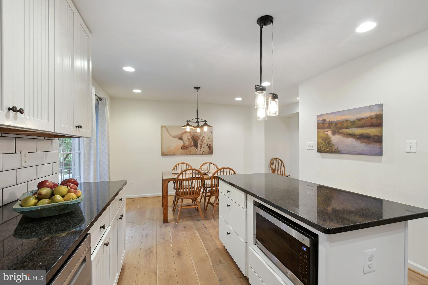 1815 Wainwright Drive Reston, VA 20190 - Photo 8 of 31 Kitchen and dining