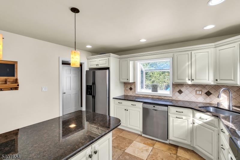 303 Ashland Road Middlesex, NJ 08846 - Photo 11 of 34