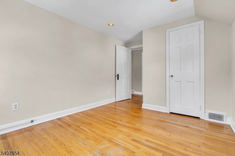 303 Ashland Road Middlesex, NJ 08846 - Photo 18 of 34