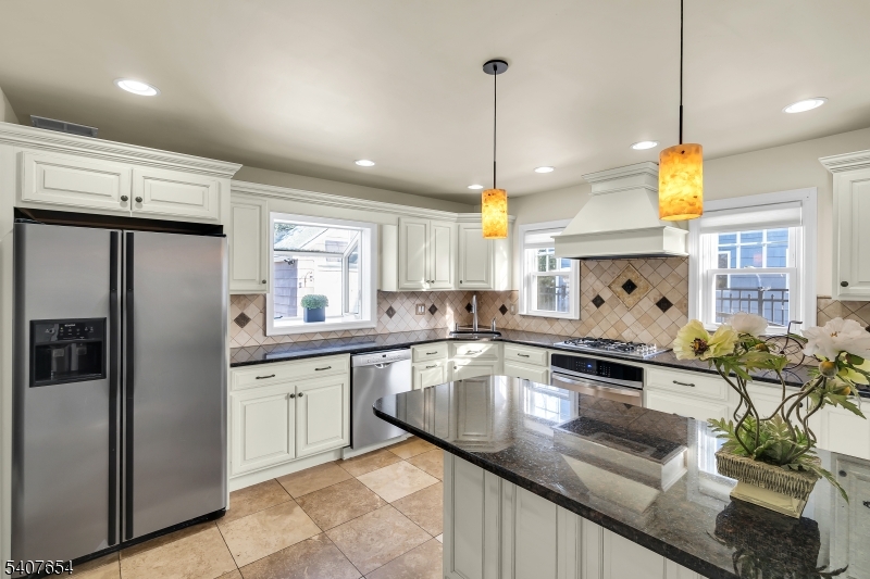 303 Ashland Road Middlesex, NJ 08846 - Photo 10 of 34