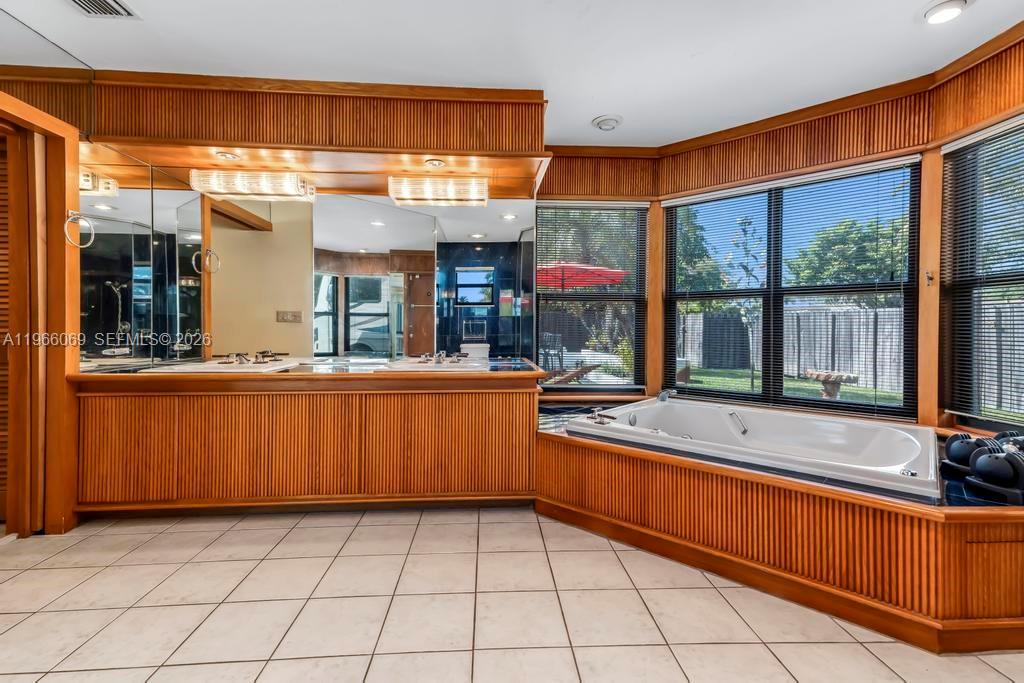 5201 Jefferson Street Hollywood, FL 33021 - Photo 10 of 28