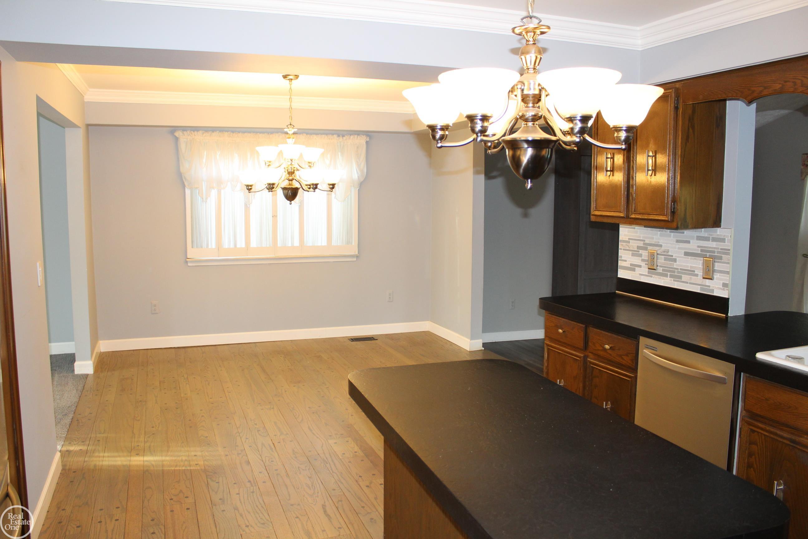 47165 Susan Road Macomb, MI 48044 - Photo 13 of 26 50183137-b54863e0-4cb8-4672-9095-e83de92cce6a.JPG