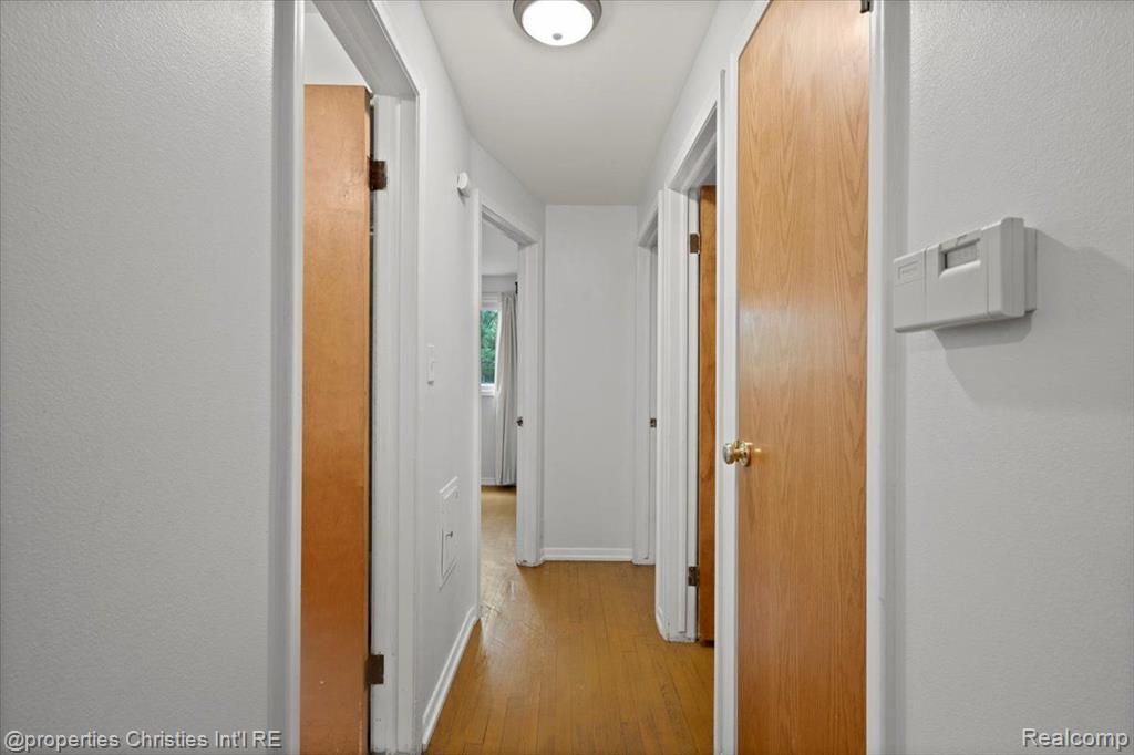 29780 Fall River Road Southfield, MI 48076 - Photo 10 of 38