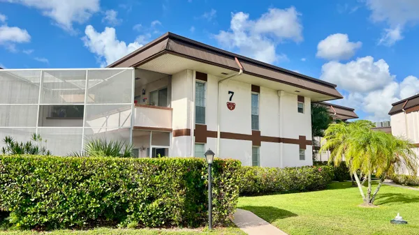 $1,700 | 7 Greenway Village North, Unit 105, Royal Palm Beach, FL 33411