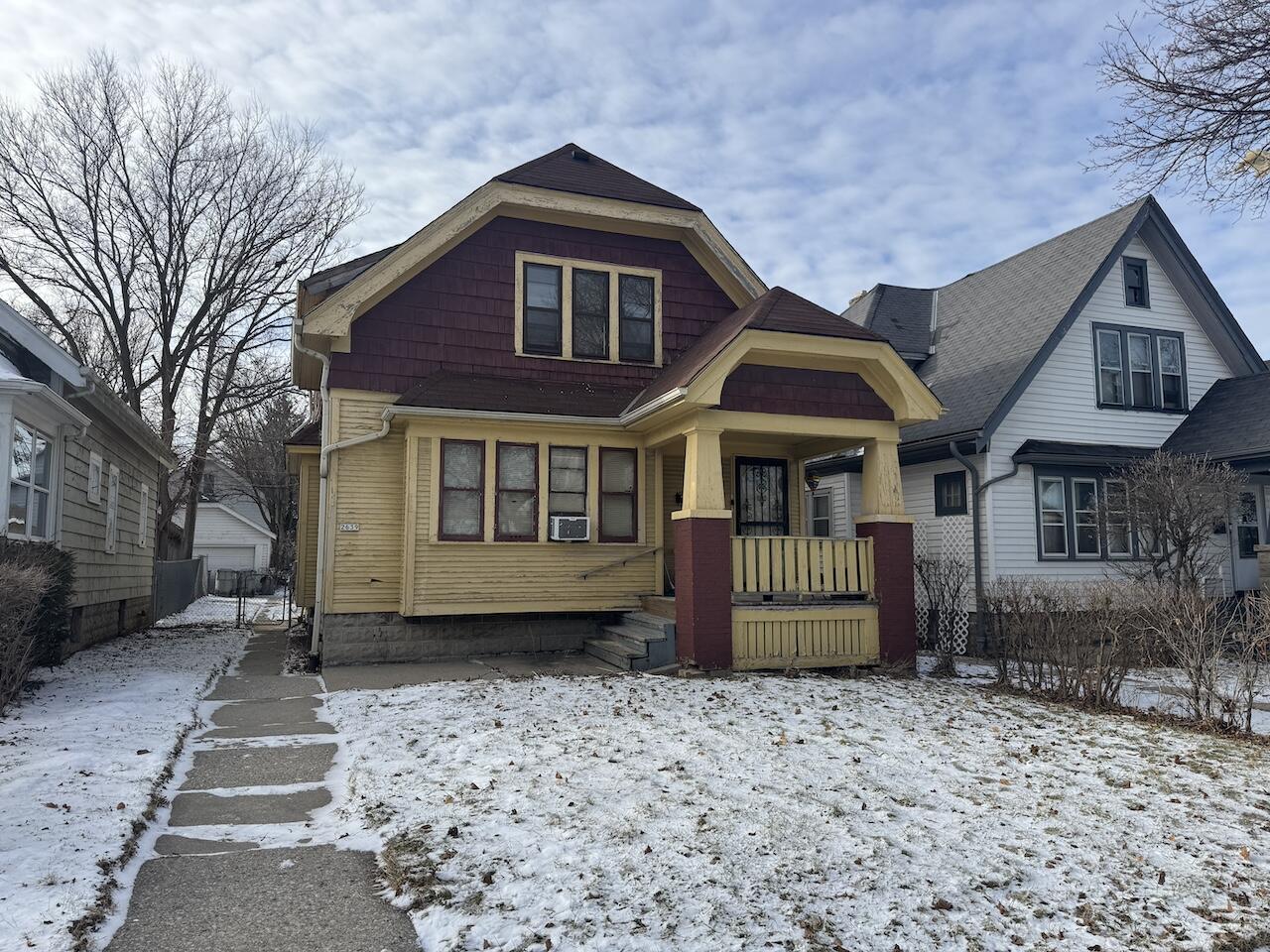 2639 North 55th Street Milwaukee, WI 53210 - Photo 1 of 13 IMG_9139