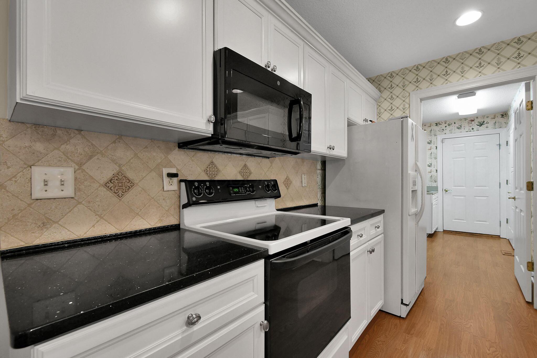 712 Stone Ridge Way Newark, OH 43055 - Photo 12 of 50 Kitchen