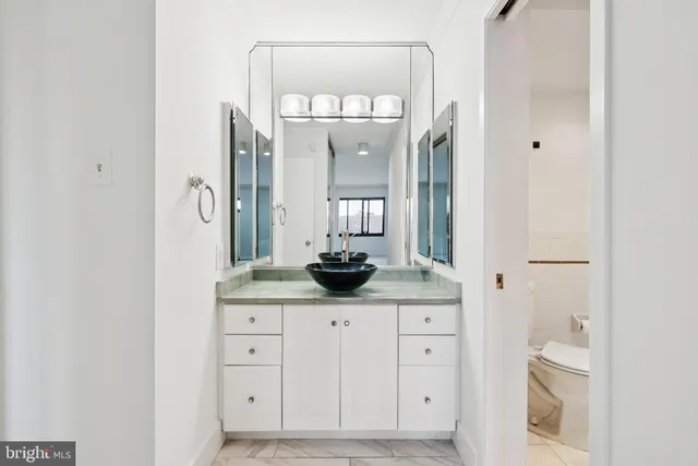 $2,750 | 307 Yoakum Parkway, Unit 519, Alexandria, VA 22304