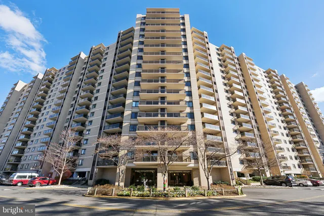 $2,750 | 307 Yoakum Parkway, Unit 519, Alexandria, VA 22304