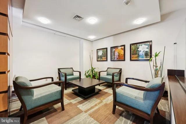 $2,750 | 307 Yoakum Parkway, Unit 519, Alexandria, VA 22304