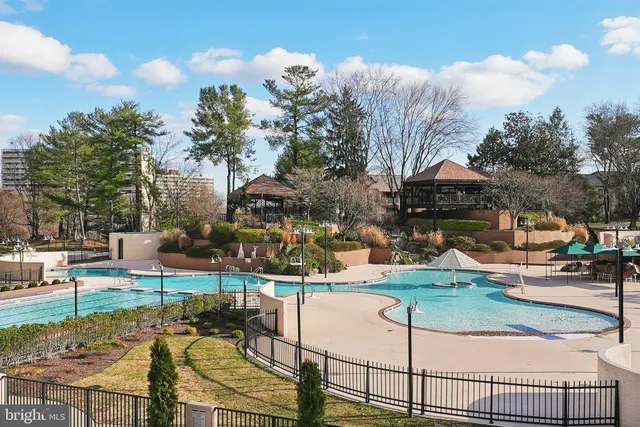 $2,750 | 307 Yoakum Parkway, Unit 519, Alexandria, VA 22304