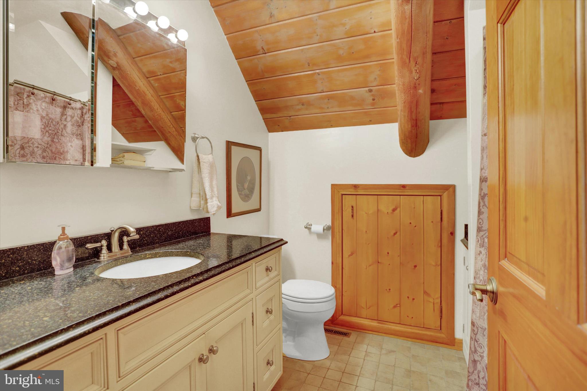 2002 Taneytown Road Gettysburg, PA 17325 - Photo 37 of 92 2nd Floor Full Bath