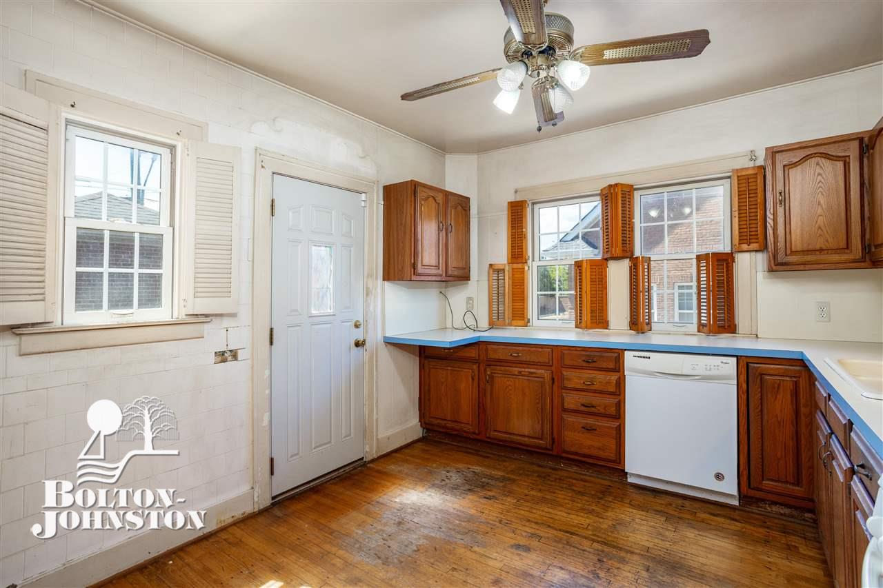 979 Barrington Road Grosse Pointe, MI 48230 - Photo 16 of 41 50082672-15.JPG