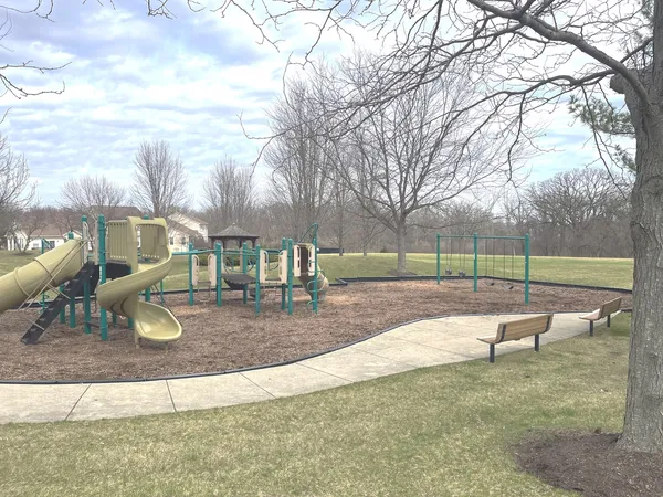 $425,000 | 75 Woodland Park Circle, Gilberts, IL 60136