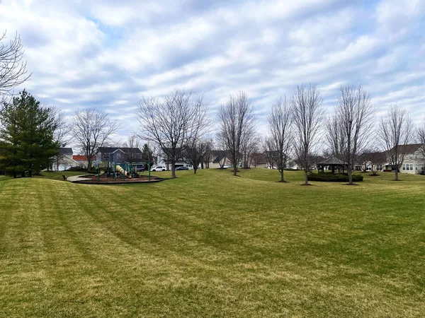 $425,000 | 75 Woodland Park Circle, Gilberts, IL 60136