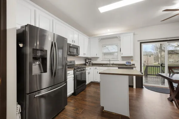 $425,000 | 75 Woodland Park Circle, Gilberts, IL 60136