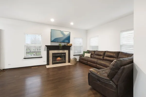 $425,000 | 75 Woodland Park Circle, Gilberts, IL 60136