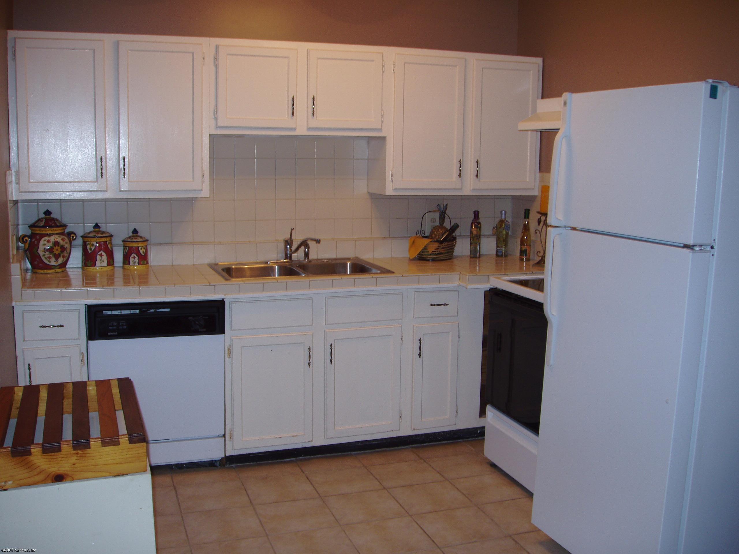1839 Lilly Road East Jacksonville, FL 32207 - Photo 4 of 8 Kitchen