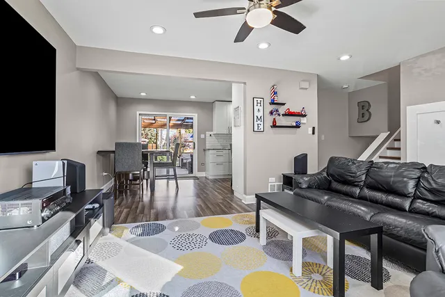 $450,000 | 417 Glenys Drive, Lemont, IL 60439