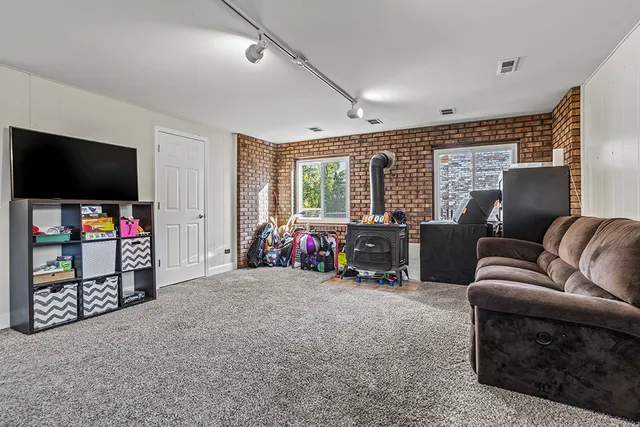 $450,000 | 417 Glenys Drive, Lemont, IL 60439