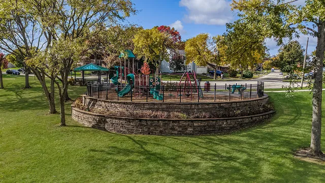 $450,000 | 417 Glenys Drive, Lemont, IL 60439