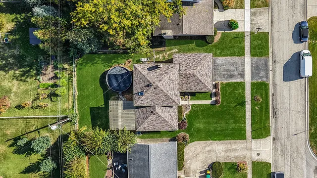 $450,000 | 417 Glenys Drive, Lemont, IL 60439