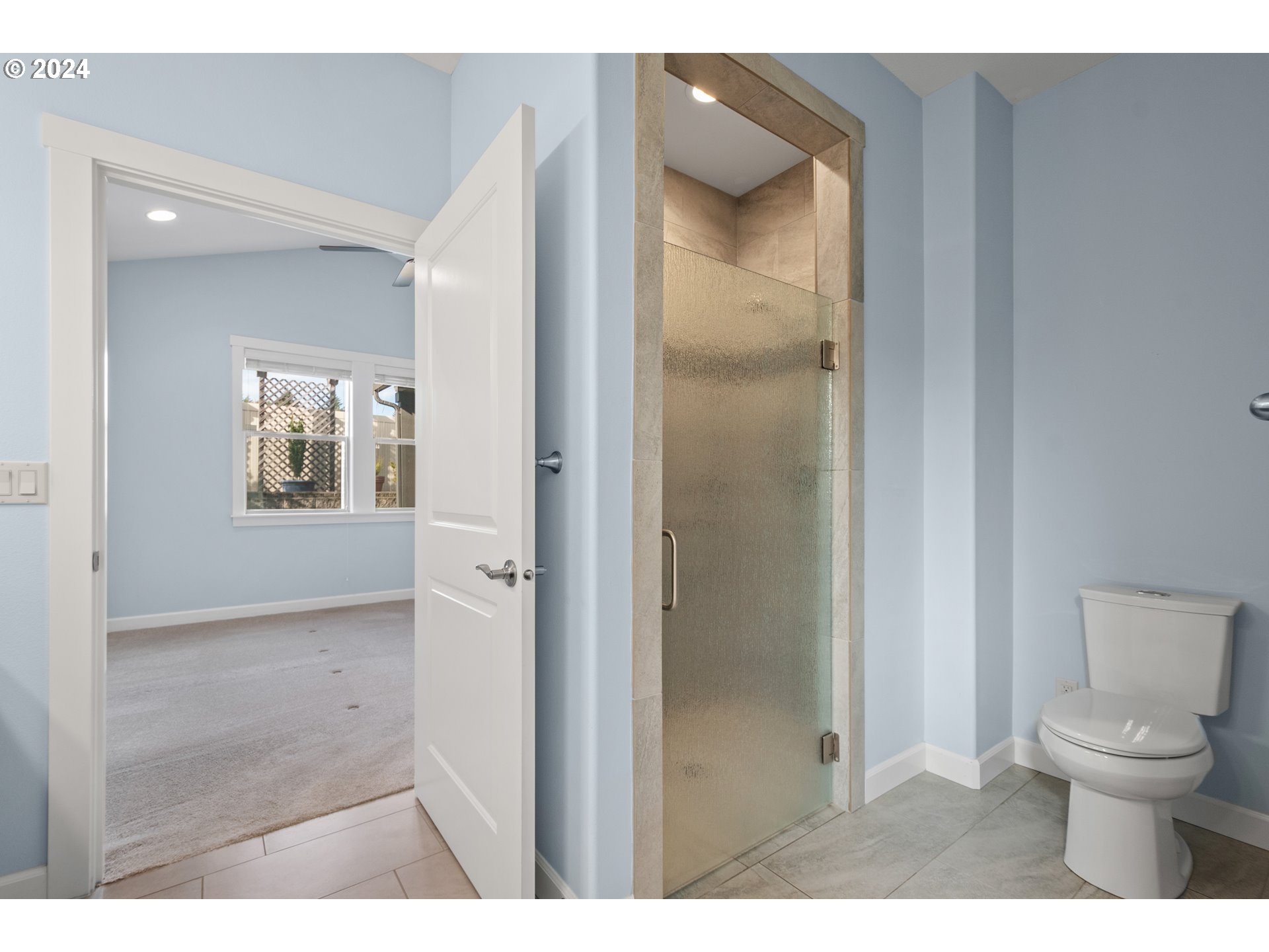 17632 Northeast 17th Avenue Ridgefield, WA 98642 - Photo 17 of 30 a bathroom with a toilet