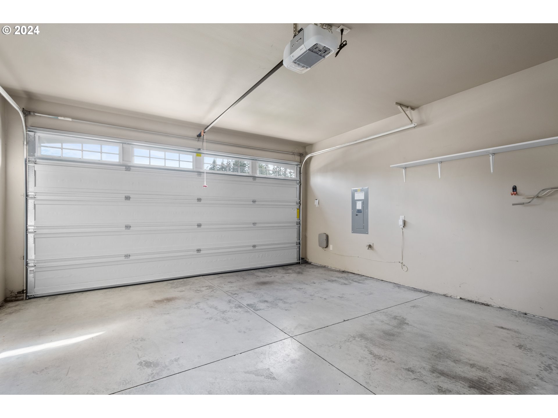 17632 Northeast 17th Avenue Ridgefield, WA 98642 - Photo 23 of 30 a view of a garage