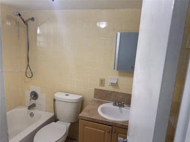 $1,725 | 1280 West 54th Street, Unit 310B, Hialeah, FL 33012