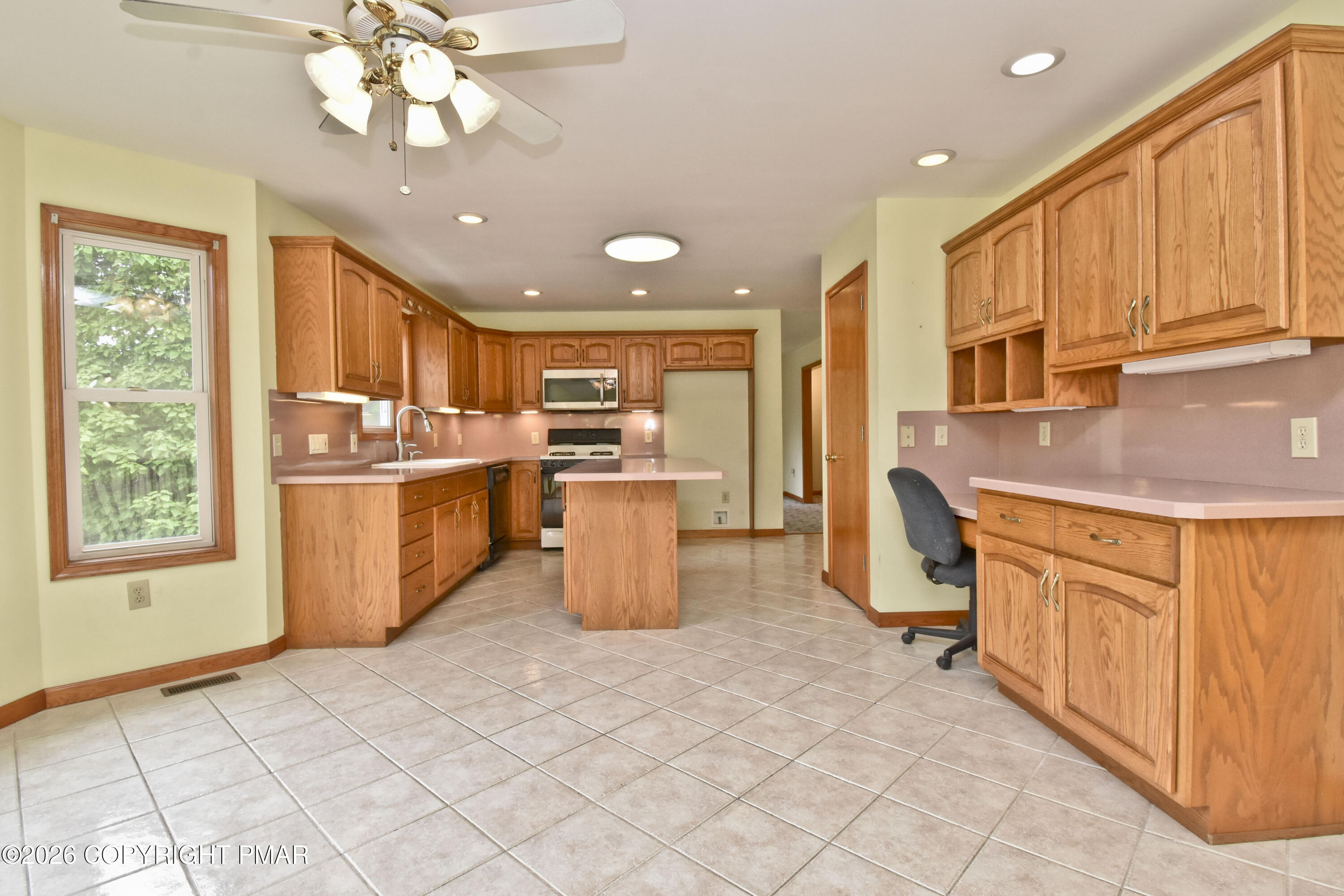 182 Frantz Road Bartonsville, PA 18321 - Photo 10 of 60 3 Kitchen (5)