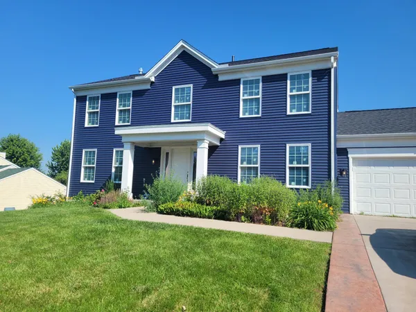 $550,000 | 2423 Pond Avenue East, Maplewood, MN 55119