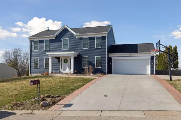 $550,000 | 2423 Pond Avenue East, Maplewood, MN 55119