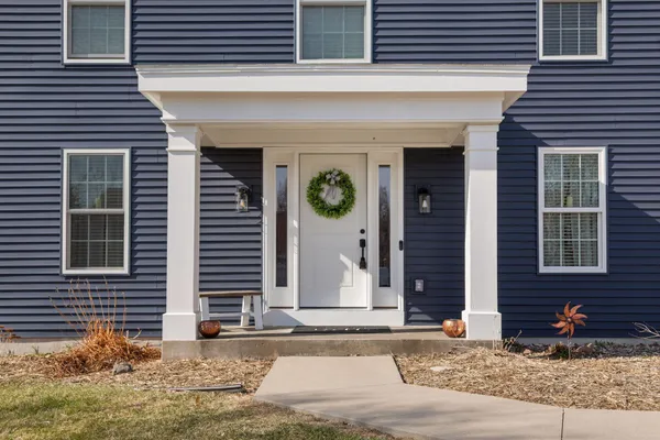 $550,000 | 2423 Pond Avenue East, Maplewood, MN 55119