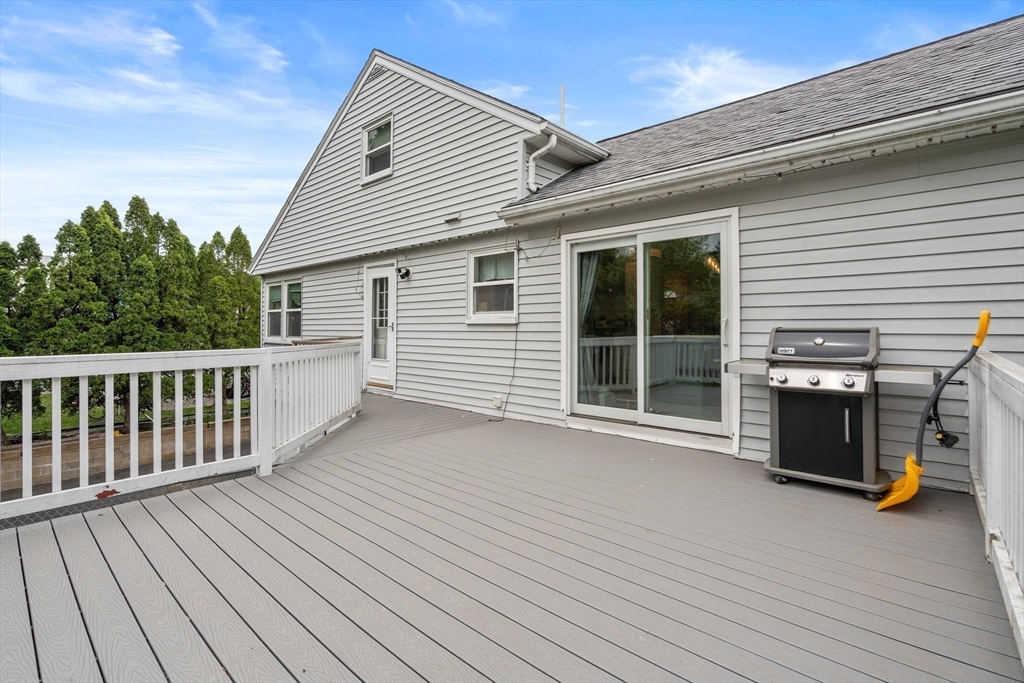 32 Oak Street Stoneham, MA 02180 - Photo 19 of 23