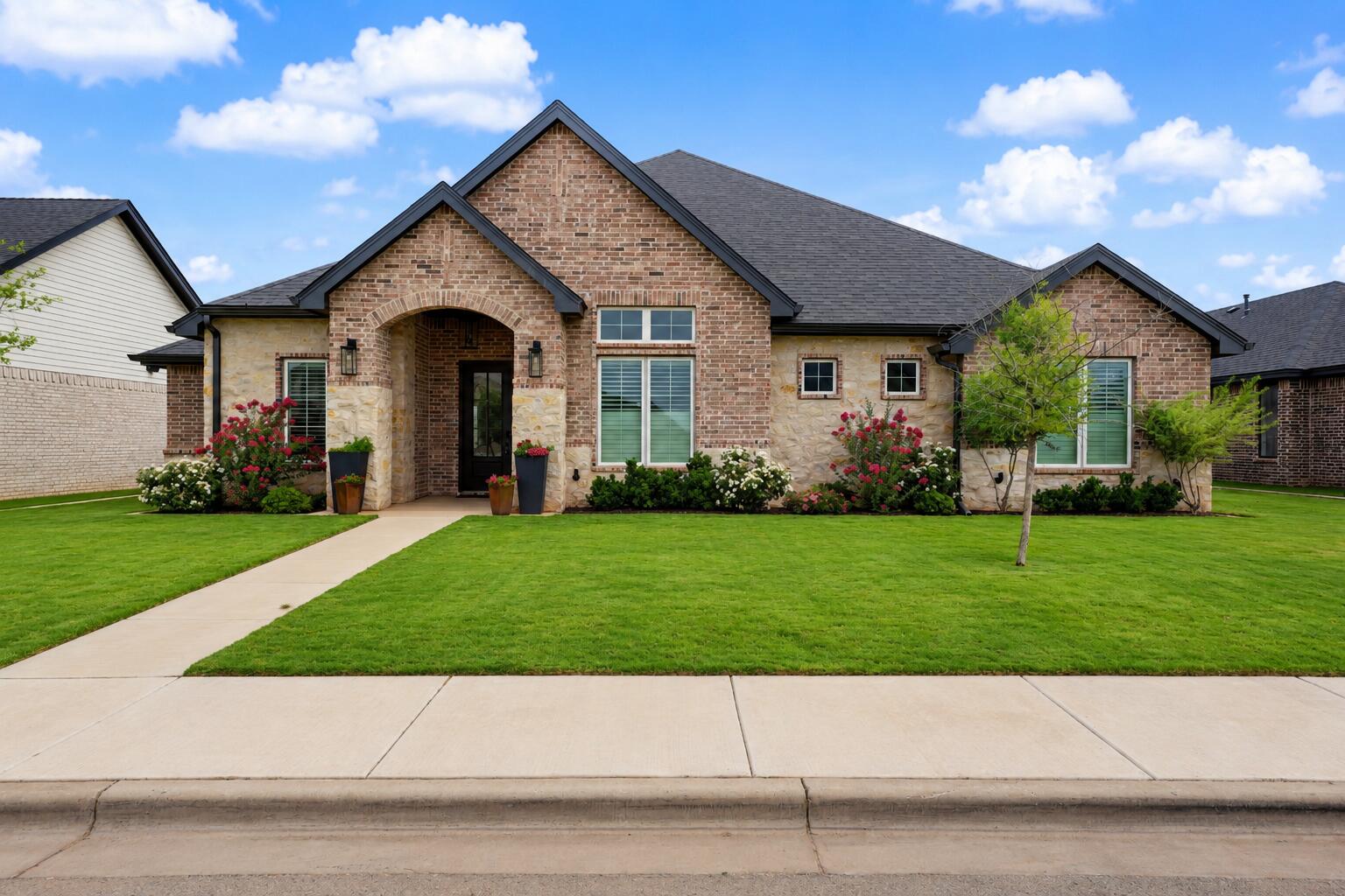 5912 112th Street Lubbock, TX 79424 - Photo 2 of 26 112thyard1